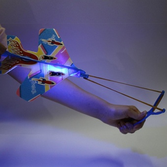 картинка Летающий самолетик с рогаткой, светящийся от магазина Смехторг